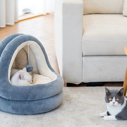 Luxurious Nesting Cave